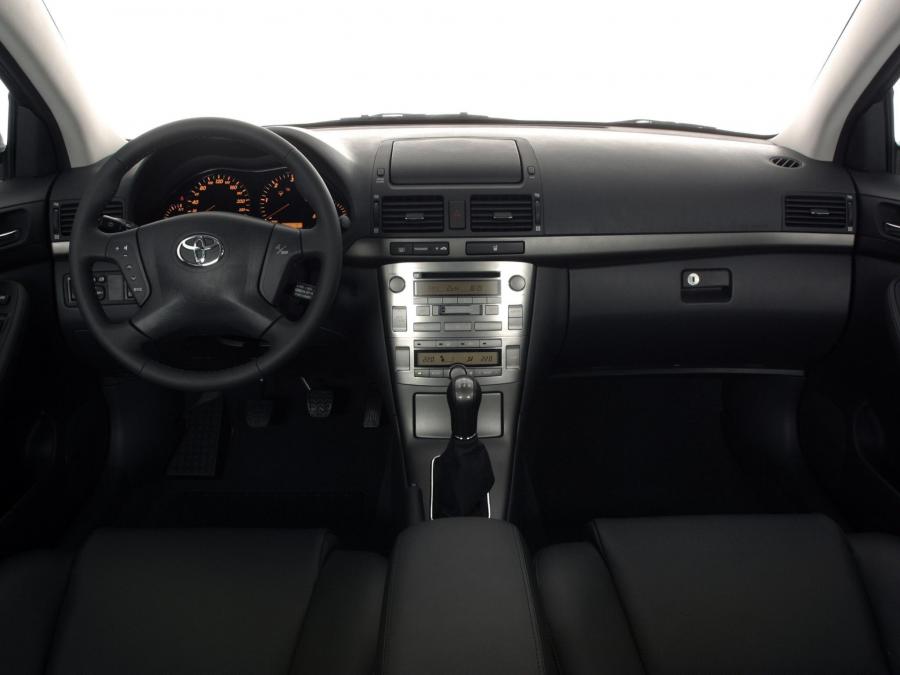  Toyota Avensis Sedan 2003 года  (фото 14 из 30)